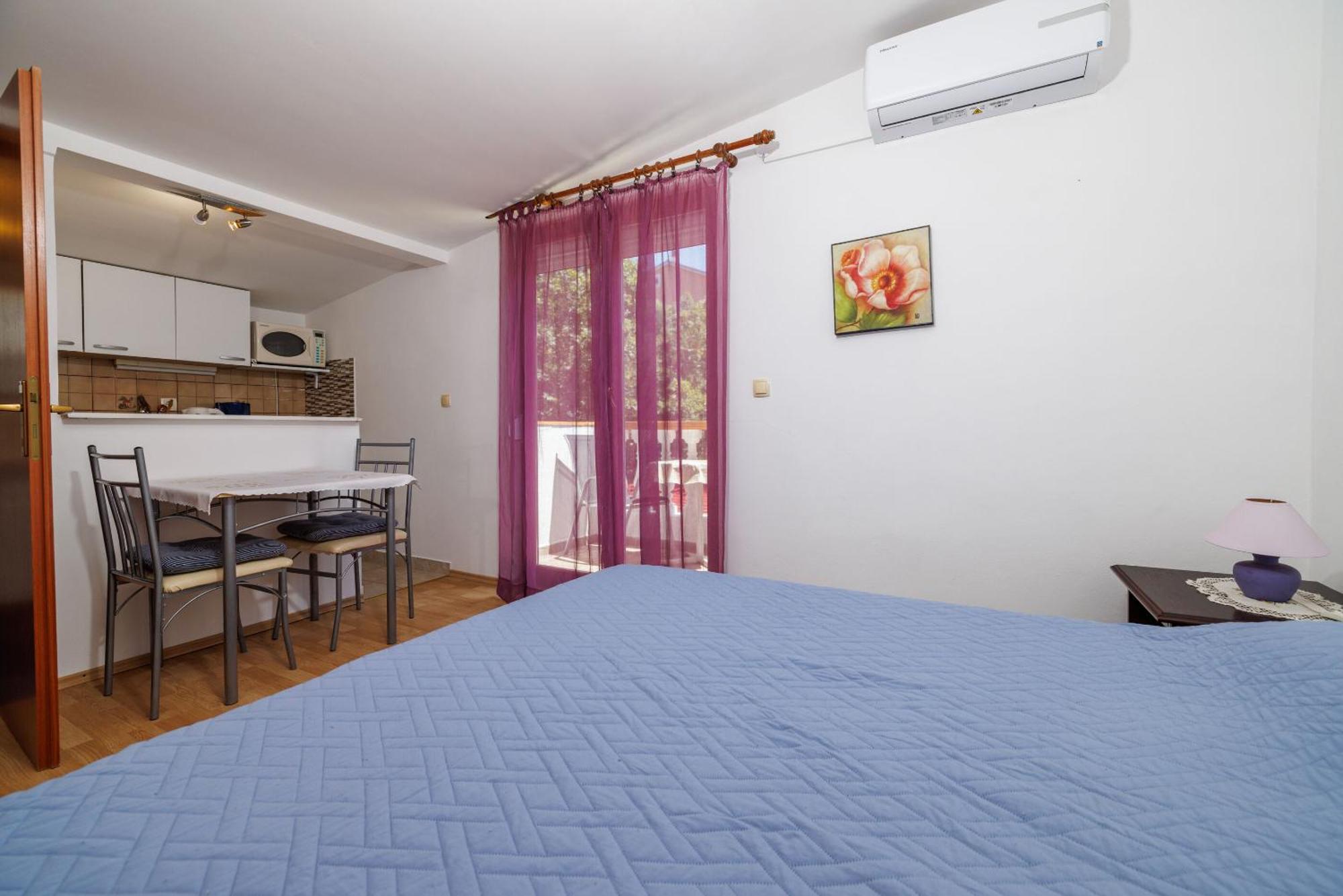 Apartments And Room Mirjana Dramalj Buitenkant foto