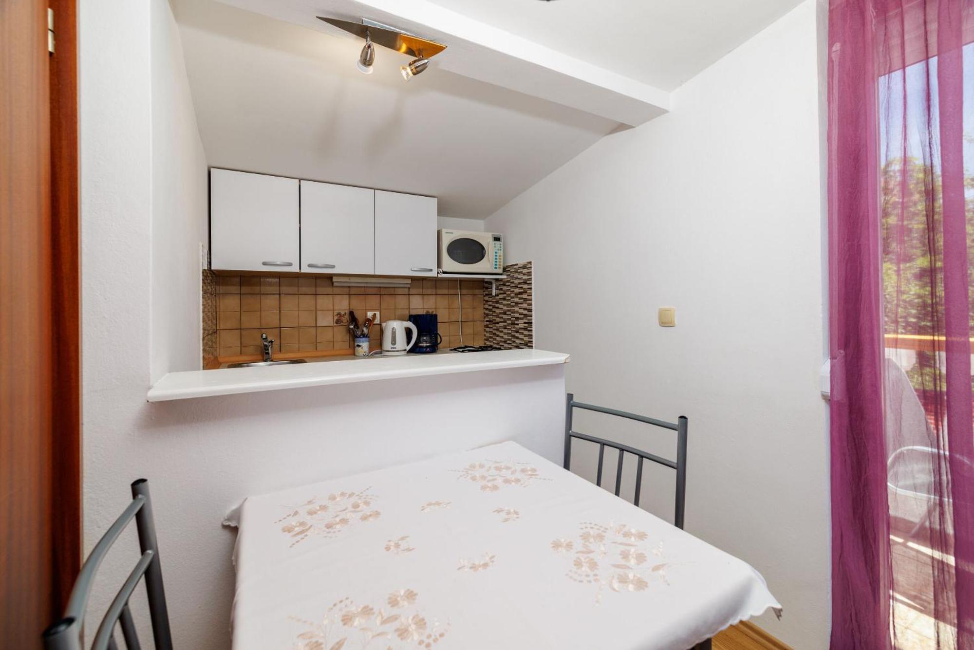 Apartments And Room Mirjana Dramalj Buitenkant foto