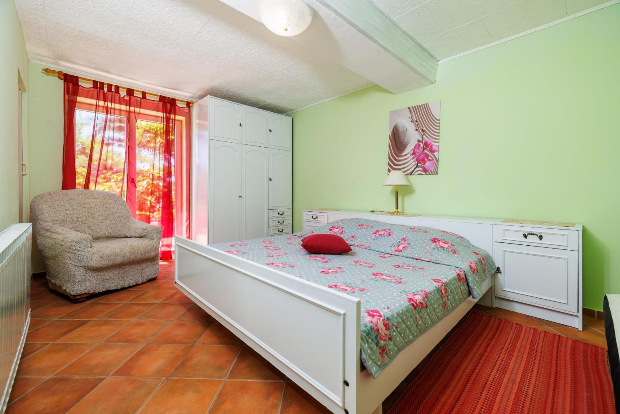 Apartments And Room Mirjana Dramalj Buitenkant foto
